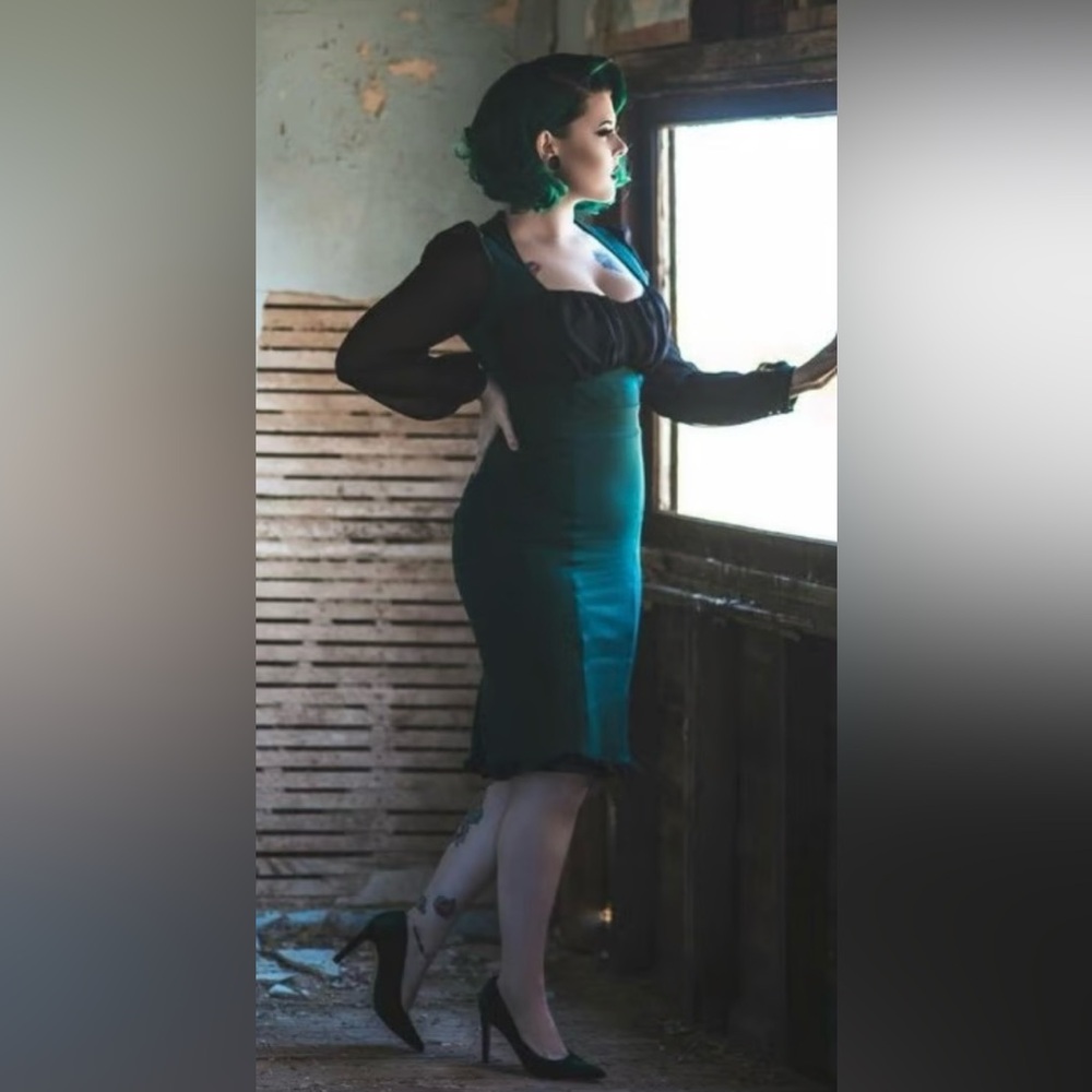 Pinup Couture PUG Elvira Mistress Of The Dark Green/Black Dress RARE Size S NWT